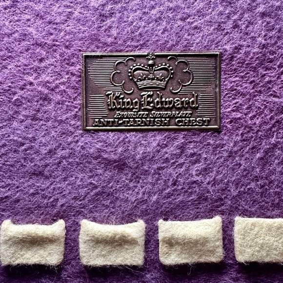 VINTAGE, KING EDWARD, EXQUISITE SILVERPLATE, ANTI-TARNISH CHEST. - Picture 14 of 15